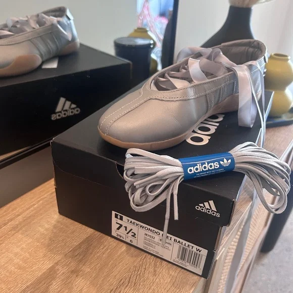adidas Taekwondo Mei Ballet W in Silver - Picture 2 of 3
